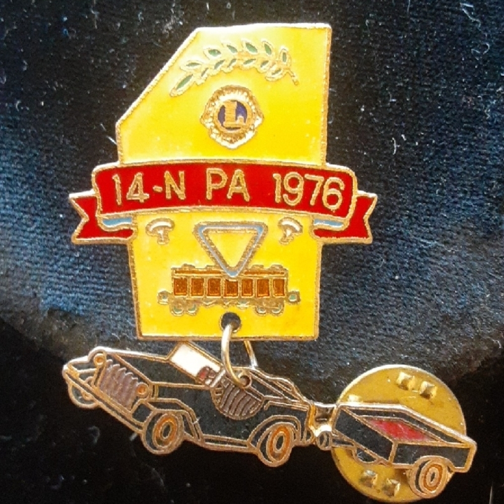 Vintage 1976 Enamel Pin with Car Design